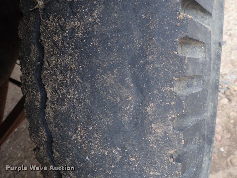 image for item GF9546 1972 Ford 600 dump flatbed truck