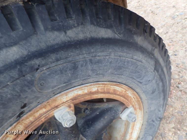 image for item GF9546 1972 Ford 600 dump flatbed truck