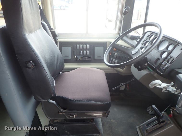 image for item GF9548 2000 Freightliner FS65 Thomas school bus