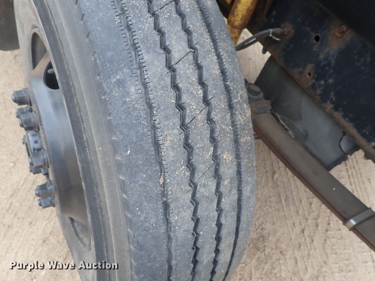 image for item GF9548 2000 Freightliner FS65 Thomas school bus