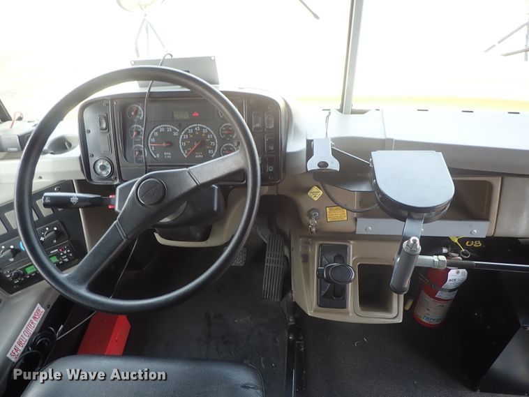 image for item GF9549 2005 Freightliner FS65 Thomas school bus