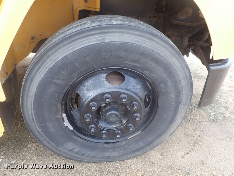 image for item GF9549 2005 Freightliner FS65 Thomas school bus