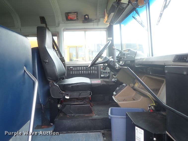 image for item GF9550 2005 Freightliner FS65 Thomas school bus