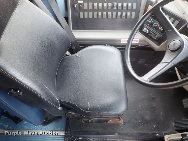 image for item GF9550 2005 Freightliner FS65 Thomas school bus