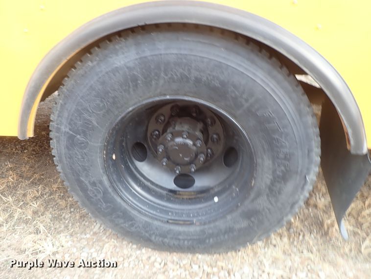 image for item GF9550 2005 Freightliner FS65 Thomas school bus