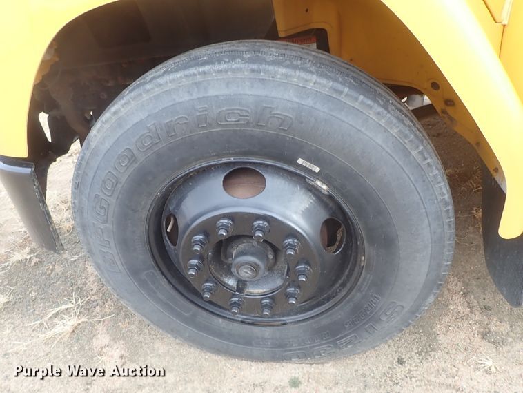 image for item GF9550 2005 Freightliner FS65 Thomas school bus