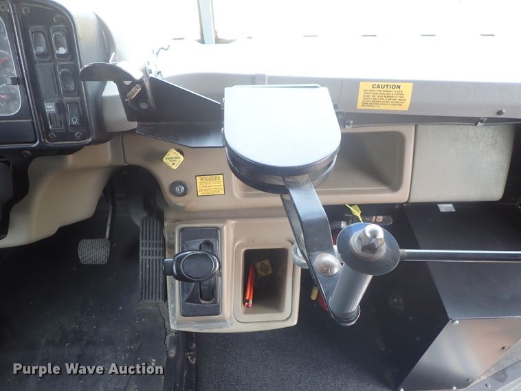 image for item GF9551 2005 Freightliner FS65 Thomas school bus