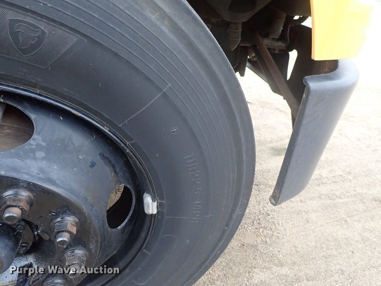 image for item GF9551 2005 Freightliner FS65 Thomas school bus