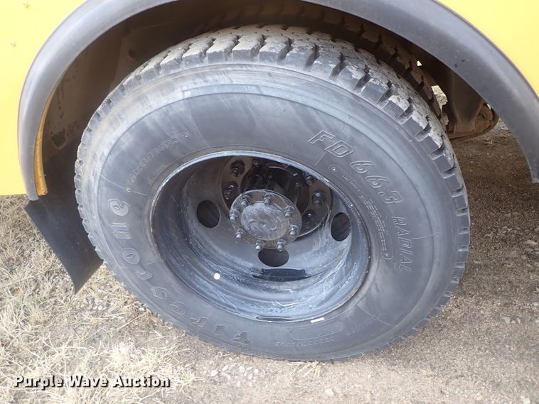 image for item GF9551 2005 Freightliner FS65 Thomas school bus