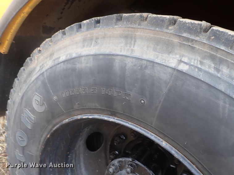 image for item GF9551 2005 Freightliner FS65 Thomas school bus