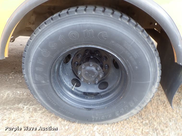 image for item GF9551 2005 Freightliner FS65 Thomas school bus