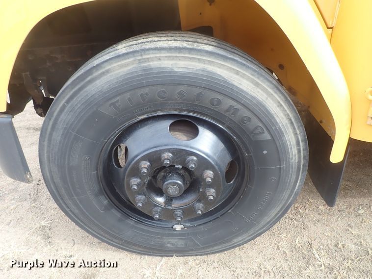 image for item GF9551 2005 Freightliner FS65 Thomas school bus