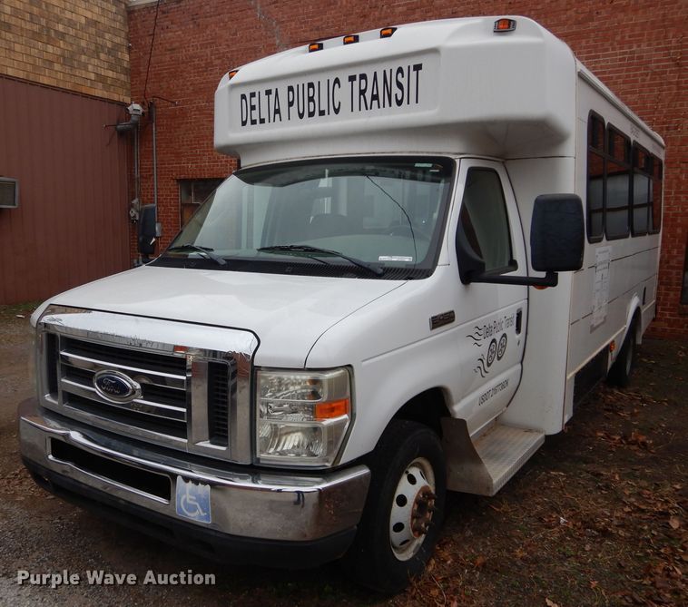 image for item GF9987 2008 Ford Econoline E450 shuttle bus