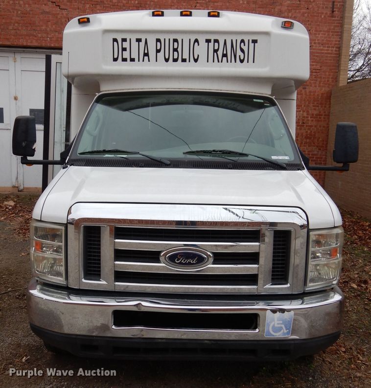 image for item GF9987 2008 Ford Econoline E450 shuttle bus