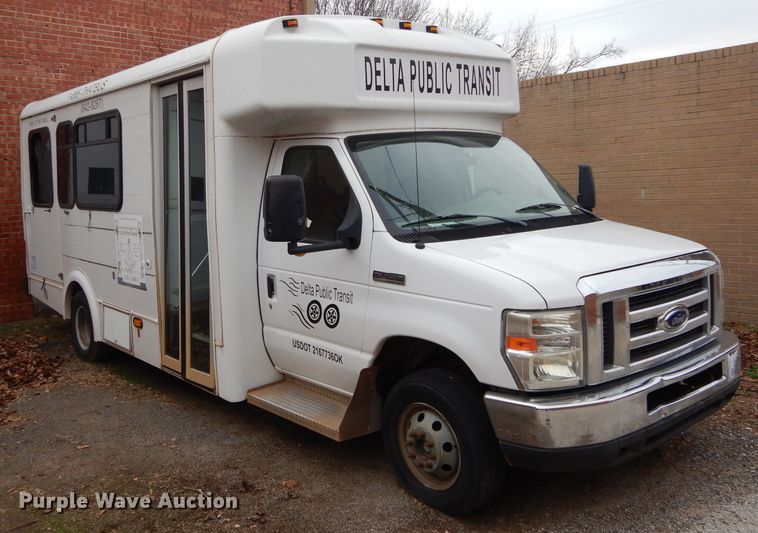 image for item GF9987 2008 Ford Econoline E450 shuttle bus