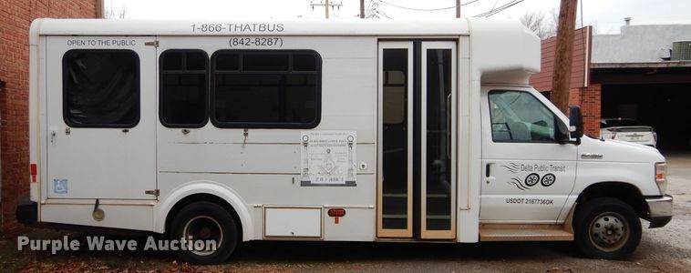 image for item GF9987 2008 Ford Econoline E450 shuttle bus