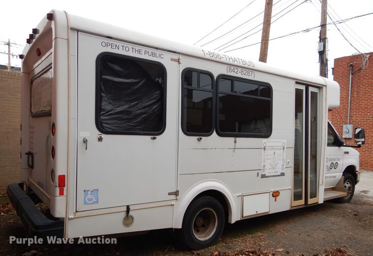 image for item GF9987 2008 Ford Econoline E450 shuttle bus