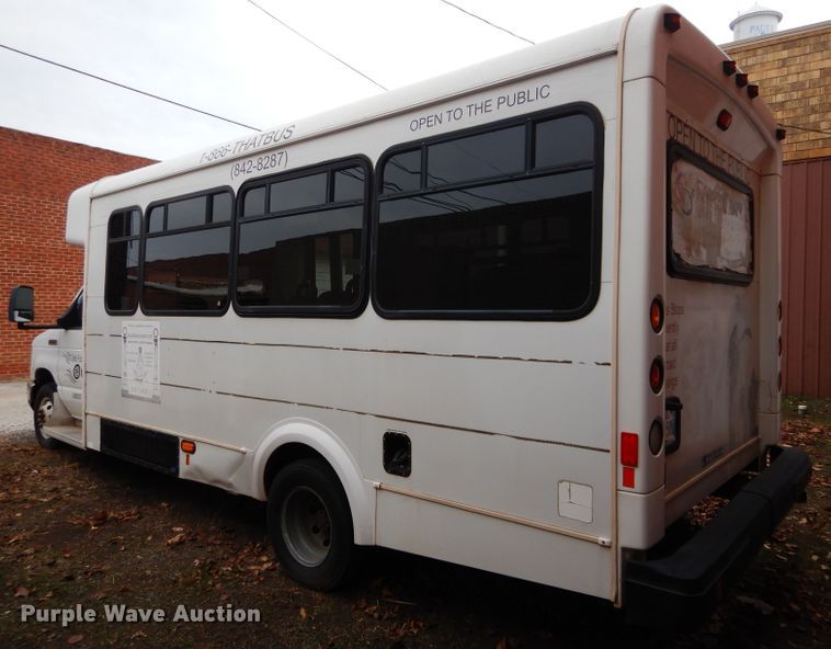 image for item GF9987 2008 Ford Econoline E450 shuttle bus