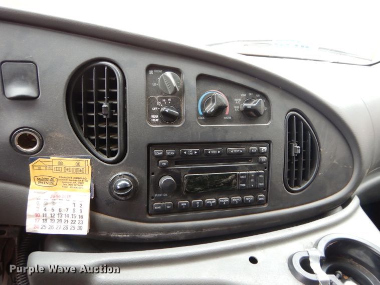 image for item GF9987 2008 Ford Econoline E450 shuttle bus