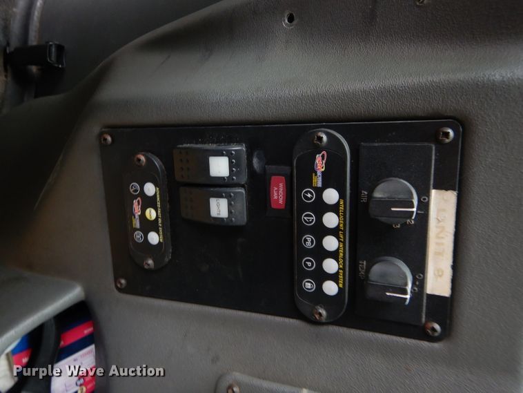 image for item GF9987 2008 Ford Econoline E450 shuttle bus