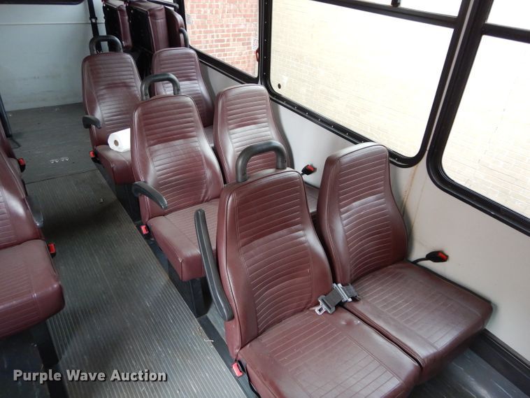 image for item GF9987 2008 Ford Econoline E450 shuttle bus