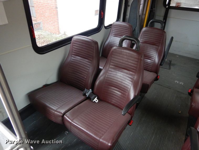 image for item GF9987 2008 Ford Econoline E450 shuttle bus