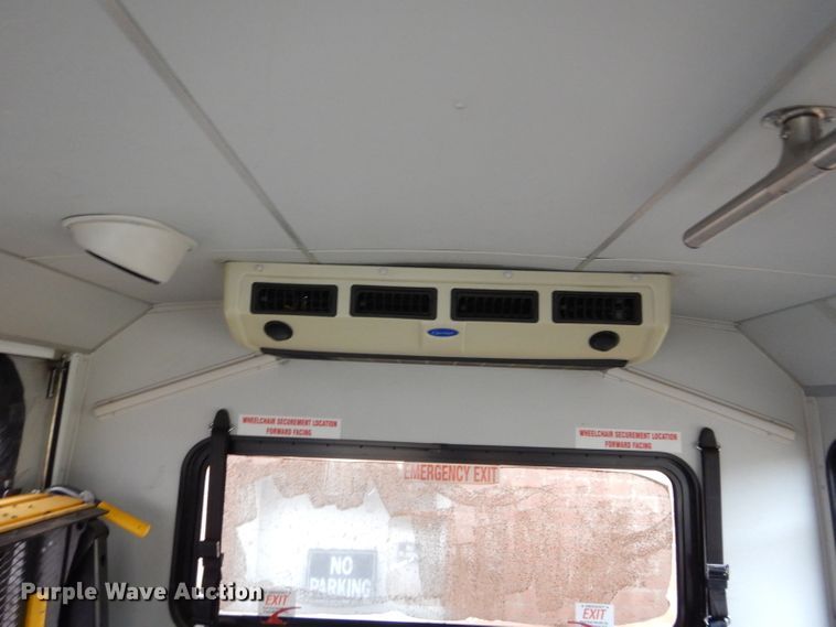 image for item GF9987 2008 Ford Econoline E450 shuttle bus