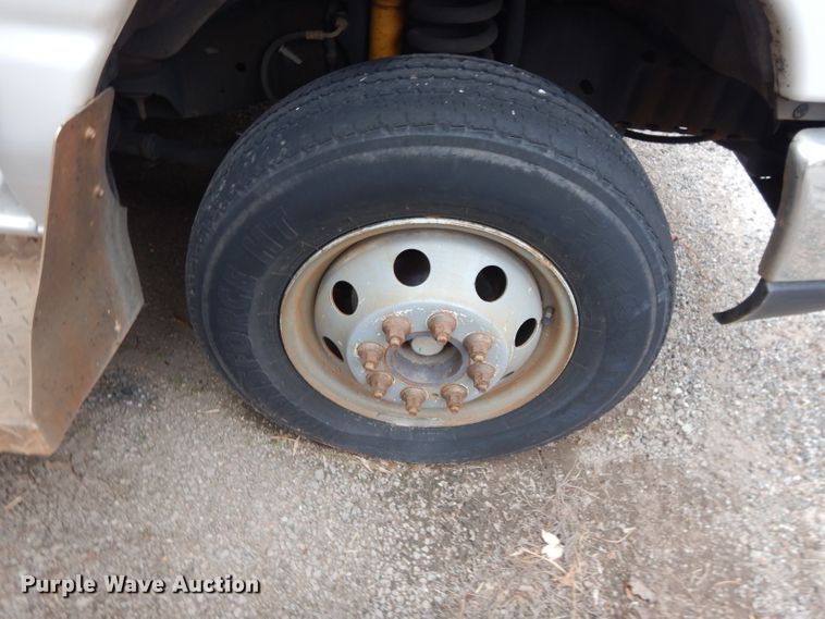 image for item GF9987 2008 Ford Econoline E450 shuttle bus