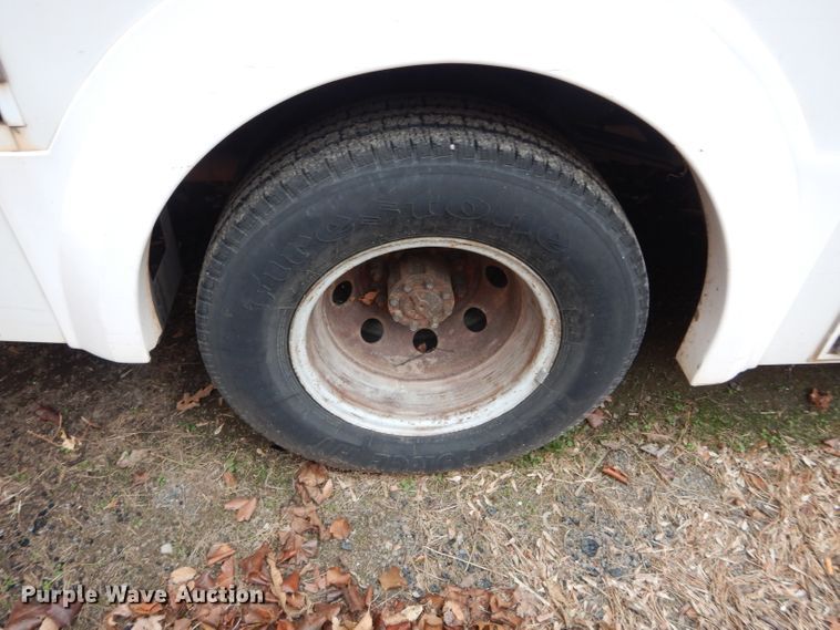 image for item GF9987 2008 Ford Econoline E450 shuttle bus