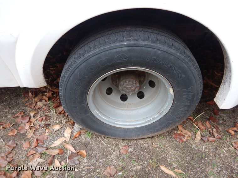 image for item GF9987 2008 Ford Econoline E450 shuttle bus