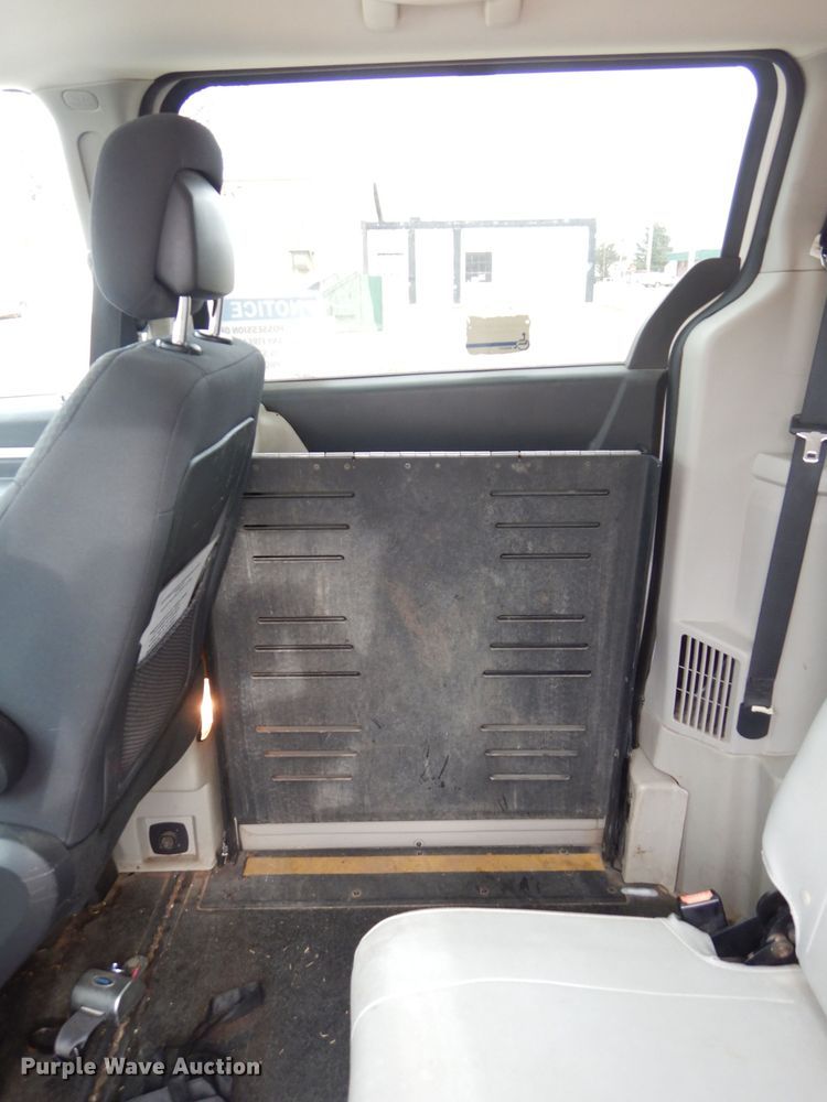 image for item GF9995 2010 Dodge Grand Caravan handicap accessible van