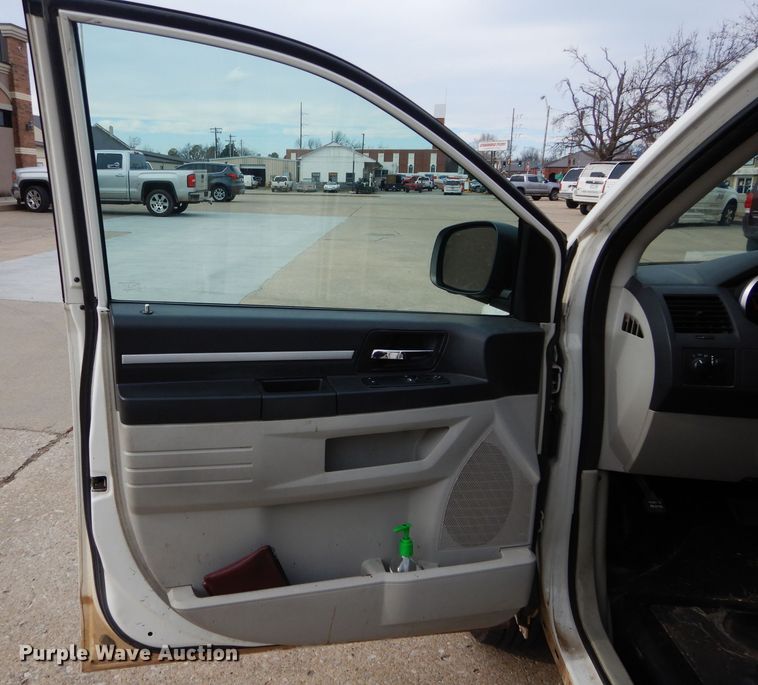 image for item GF9996 2010 Dodge Grand Caravan handicap accessible van