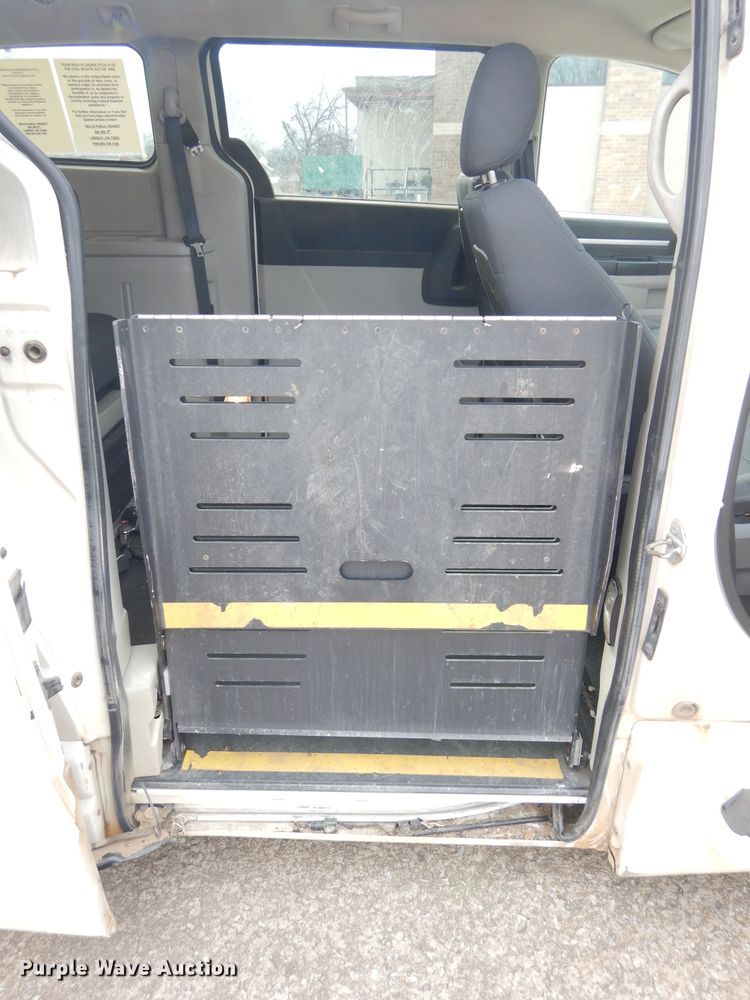 image for item GF9996 2010 Dodge Grand Caravan handicap accessible van