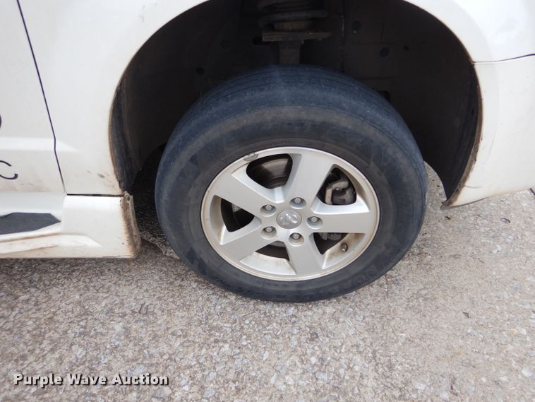 image for item GF9996 2010 Dodge Grand Caravan handicap accessible van