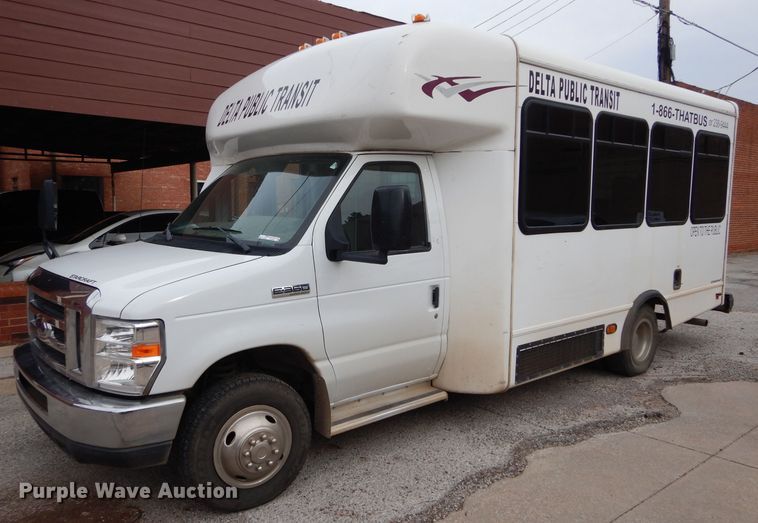 image for item GF9998 2010 Ford Econoline E350 shuttle bus