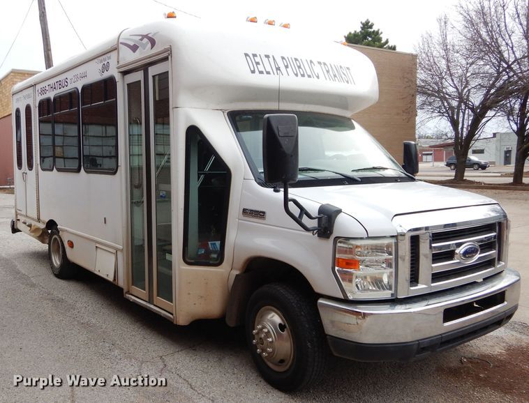 image for item GF9998 2010 Ford Econoline E350 shuttle bus