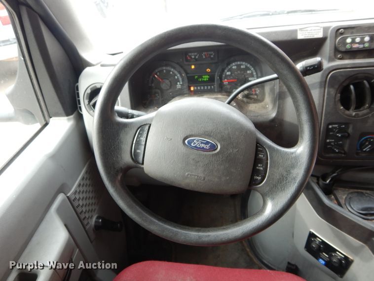 image for item GF9998 2010 Ford Econoline E350 shuttle bus