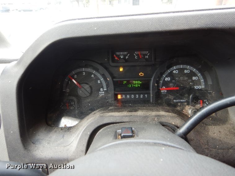 image for item GF9998 2010 Ford Econoline E350 shuttle bus