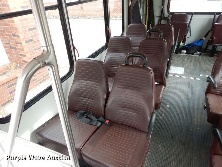 image for item GF9998 2010 Ford Econoline E350 shuttle bus