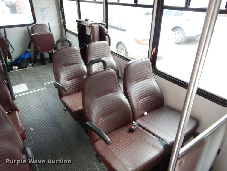 image for item GF9998 2010 Ford Econoline E350 shuttle bus