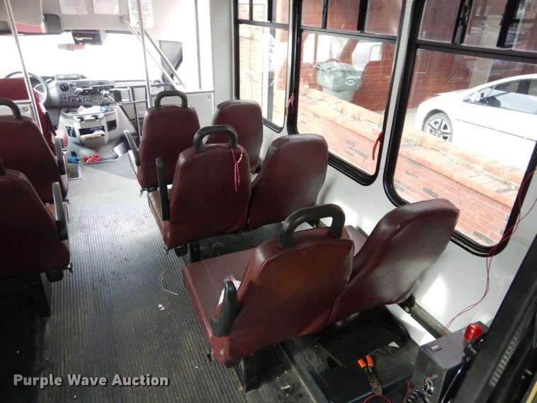 image for item GF9998 2010 Ford Econoline E350 shuttle bus