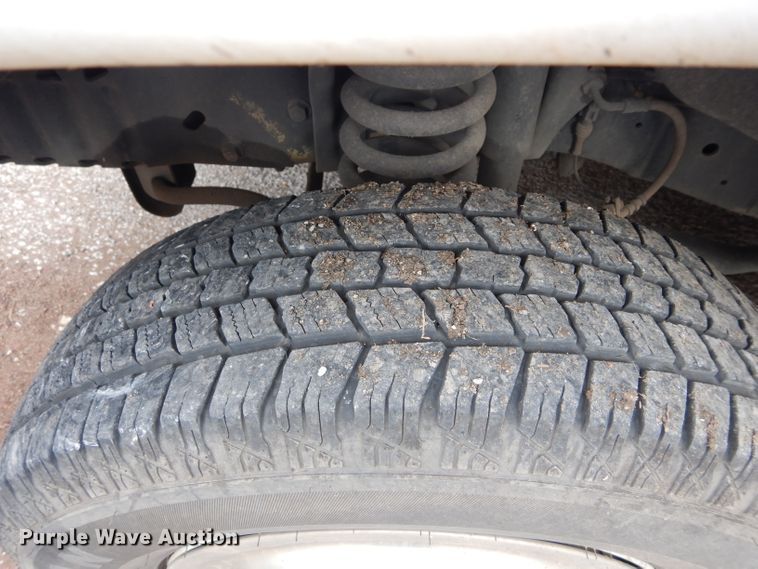 image for item GF9998 2010 Ford Econoline E350 shuttle bus