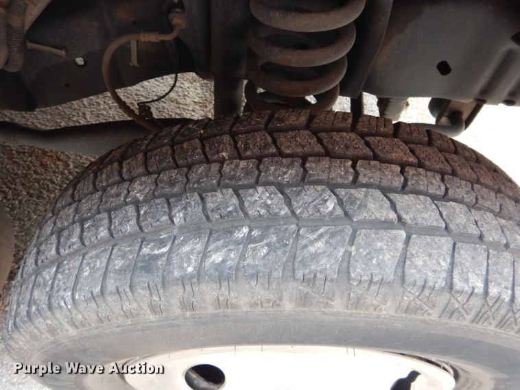 image for item GF9998 2010 Ford Econoline E350 shuttle bus