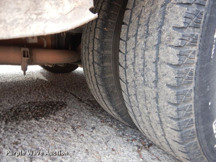 image for item GF9998 2010 Ford Econoline E350 shuttle bus