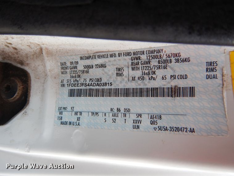 image for item GF9998 2010 Ford Econoline E350 shuttle bus