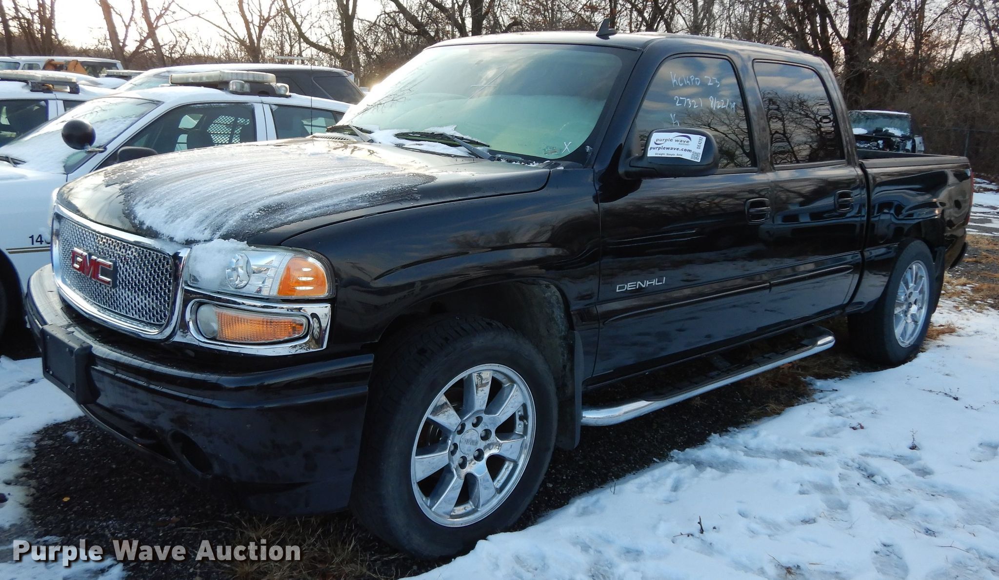 2006 GMC Sierra 1500 Denali Crew Cab pickup truck in Kansas City, KS