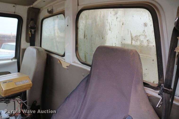 image for item DD6080 2001 Sterling feed mixer truck