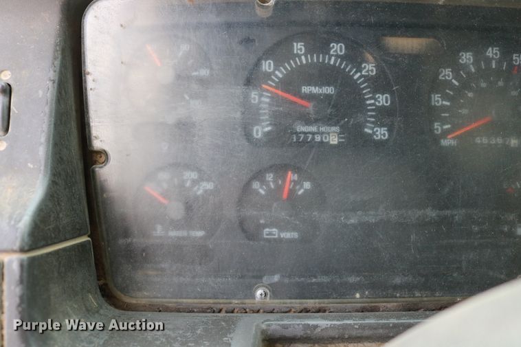 image for item DD6080 2001 Sterling feed mixer truck