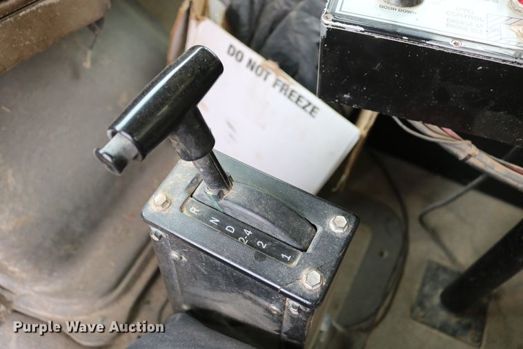 image for item DD6080 2001 Sterling feed mixer truck