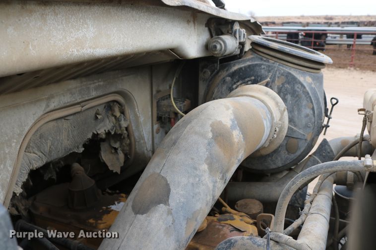 image for item DD6080 2001 Sterling feed mixer truck